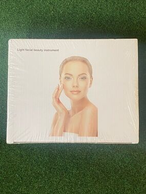 7 Color LED Light Therapy Facial Mask NIB